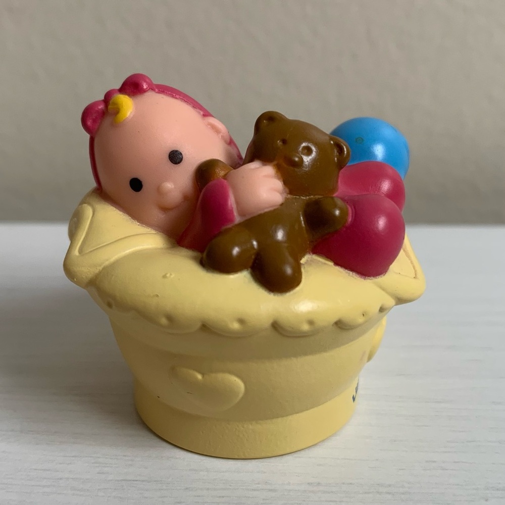 Fisher-Price Little People Baby in Yellow Bassinet Holding Teddy Bear 2001